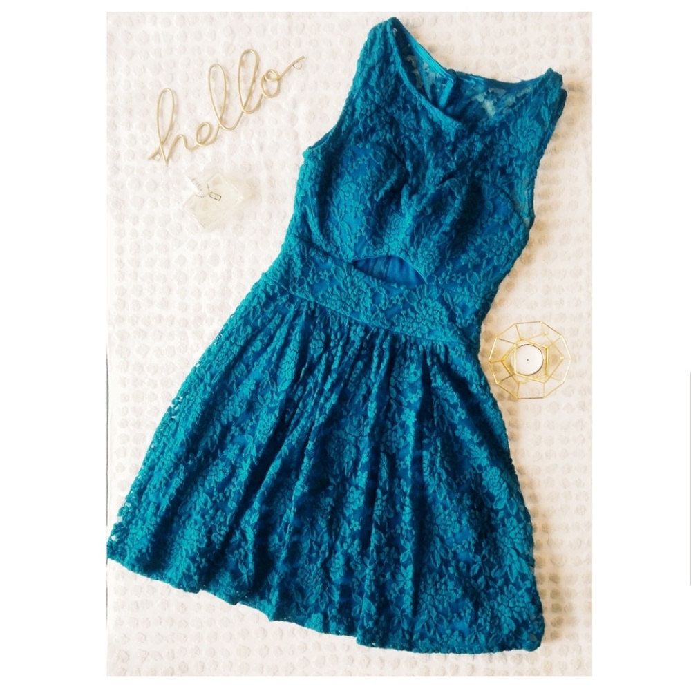 Cocktail Lace Sheath Dress with Peek a Boo Cutout